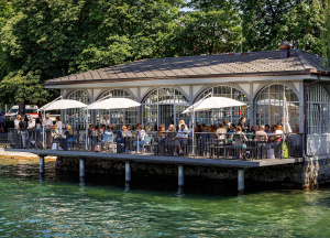 LUZ Seebistro Luzern See-Terrasse im Sommer